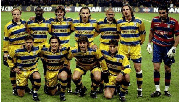 太阳报：女演员悉尼妹恢复单身后收到了大量英超球星的私信（《太阳报》称，女演员悉尼妹重回单身后收到众多英超球员私信）