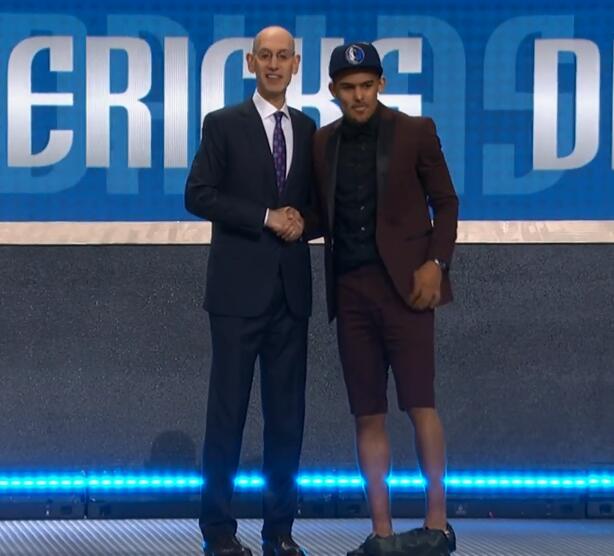 林庭谦25分 詹姆斯22+15 哈姆雷特28分 天津大胜同曦迎来赛季首胜（天津大胜同曦迎赛季首胜：林庭谦25分，詹姆斯22+15，哈姆雷特28分）