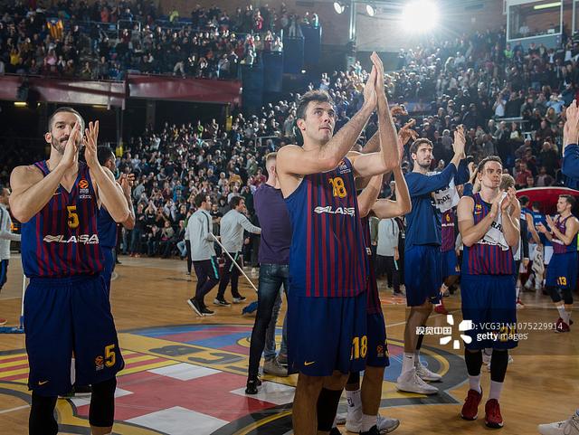 NBA：凯尔特人延续强势 双探花合砍60分（NBA：绿军势头不减 双探花携手轰下60分）