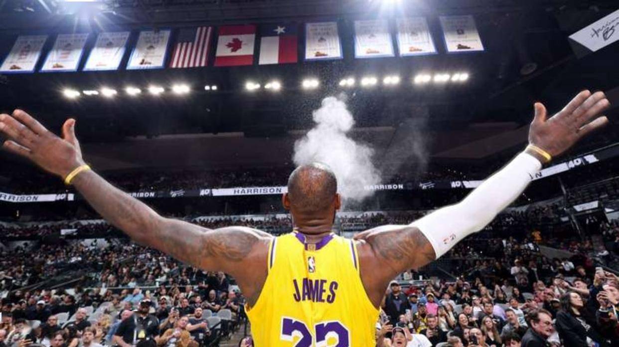 NBA半场：布伦森16分6板，尼克斯59-57领先76人（半场战报：布伦森16分6篮板，尼克斯59-57暂领先76人）