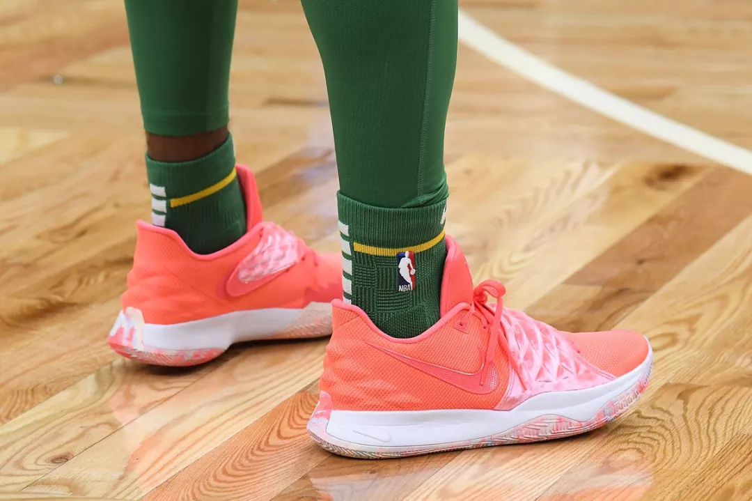 伤势已恢复95%，郑钦文回应复出时间，练左手发球？对自己太狠了（伤情恢复至95%，郑钦文透露回归时间，尝试左手发球？对自己真狠）