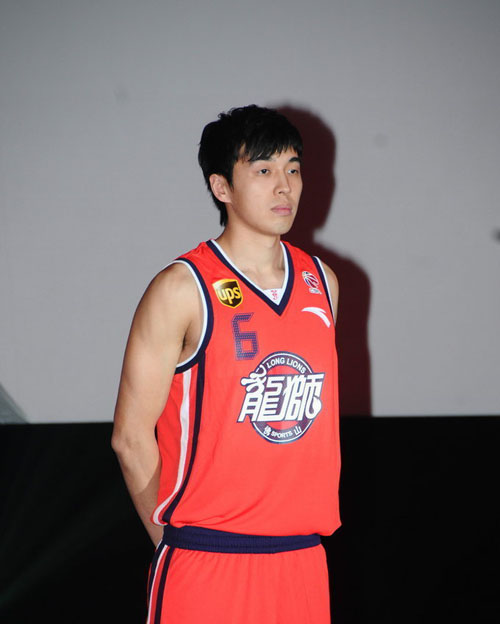 世体：欧足联检查员全面审查诺坎普，确认其可以举办欧冠比赛（世体：欧足联督察完成对诺坎普的全面评估，认定其可承办欧冠赛事）