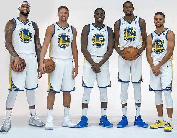 球迷态度： 2026年世界杯抽签结果出炉，你最期待哪组对决？（2026年世界杯抽签揭晓：你最期待哪场焦点之战？）