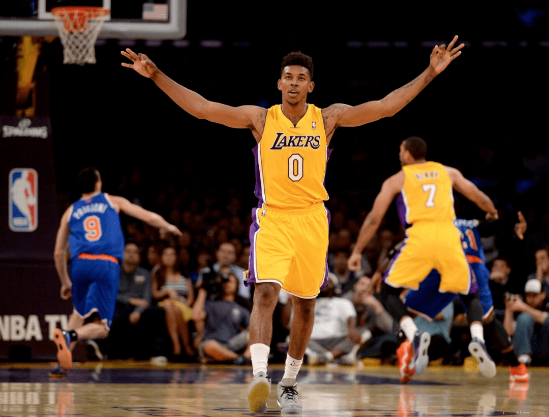 存在感一般！胡金秋&孙铭徽CBA揭幕战合砍18分6板5助（胡金秋、孙铭徽状态平平：CBA揭幕战合计18分6篮板5助攻）