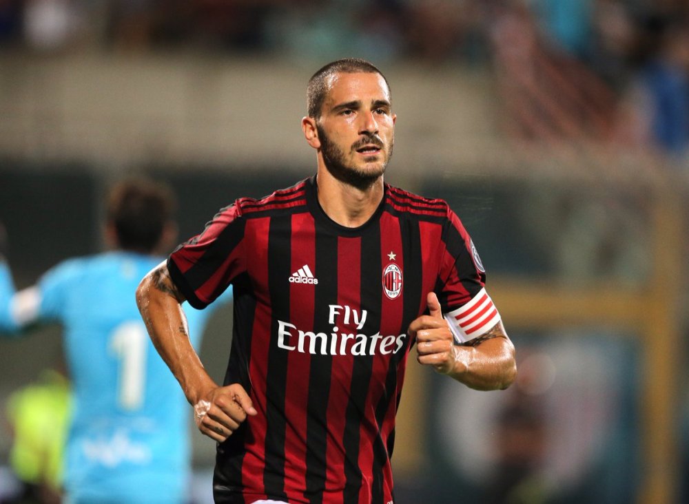 汉诺威96队长拍卖球衣支持罕见病研究，其父曾因该病去世（汉诺威96队长拍卖球衣为罕见病研究筹款，其父曾因该病离世）